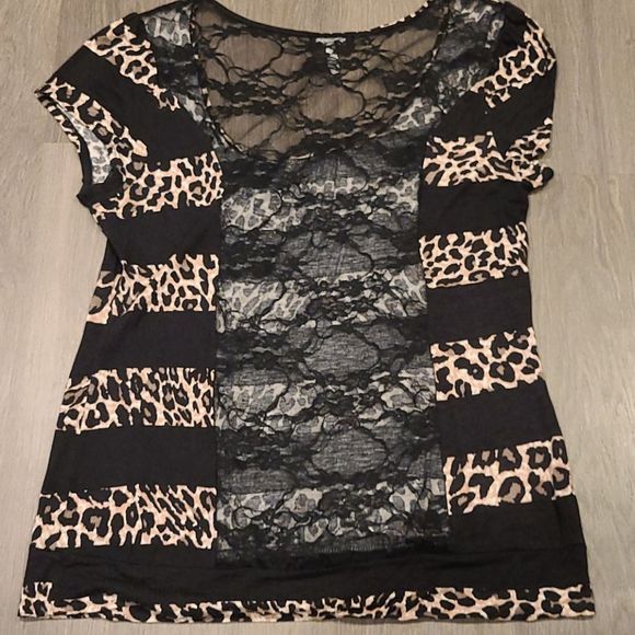 🛍️5/$30 Deb Cheetah Print Shirt Large - Picture 2 of 2
